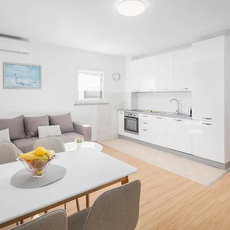 Apartman Ana 2 By Guide Nova Vas (Porec)