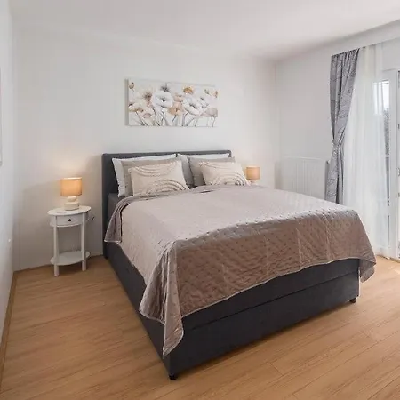 Ana 2 By Guide * Nova Vas (Porec)